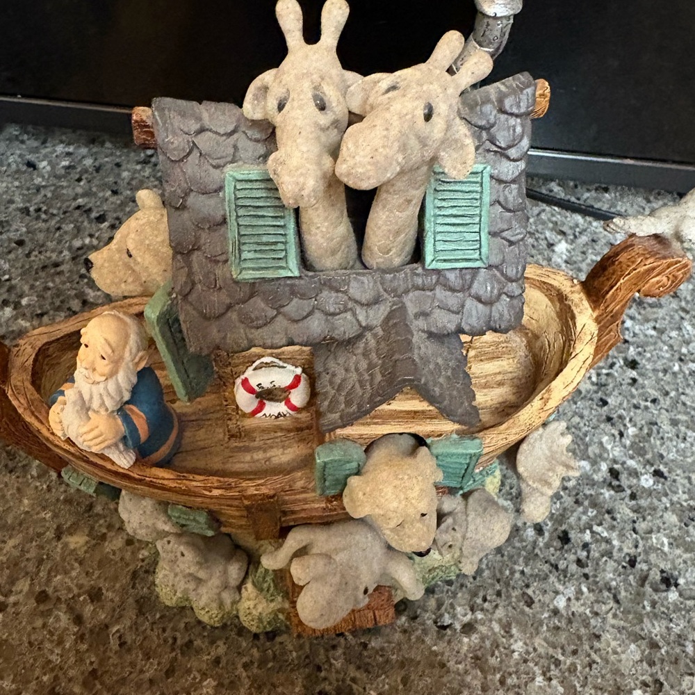 Second Nature Quarry Critters Charming Animal Ark Sculpture - Picture 3 of 7